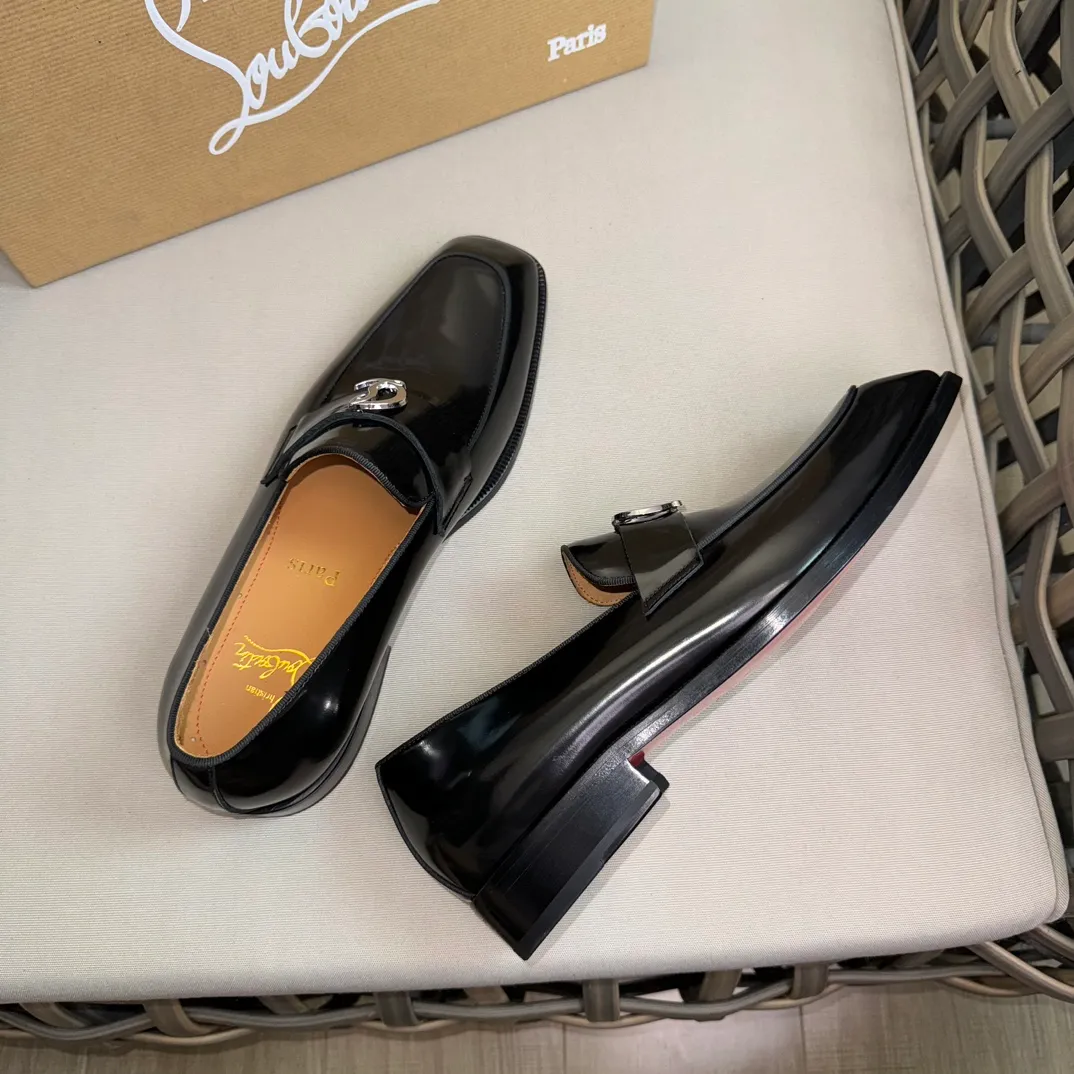 [CL red-soled shoes] Top P: 1020💰 Size 39-44 (⚠️38.45.46 custom-made, non-refundable and non-exchangeable) 🆑High-end men's business formal leather shoes, classic red-soled shoes | Fabric: Original imported first-layer cowhide, iconic rivet decoration | Lining: water-dyed cowhide lining Outsole: red cowhide outsole imported from Italy Brand: Christia*.Loubouti* 🆑 High-end men's business dress shoes | classic red soled shoes | Upper: original imported first layer cowhide iconic rivet decoration | Linning: Water dyed cow skin inner Outsole: red cowhide outsole imported from Italy Size: 39-44 (38.45.46 customized) Brand: Christia*.Loubouti*